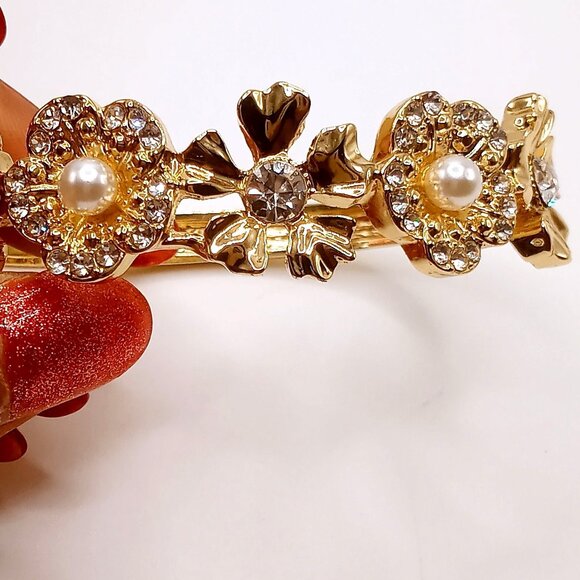 Monet Bracelet Stretchy Floral Gold-Tone Metal Rhinestones Faux Pearls Bangle 7" - Picture 3 of 13